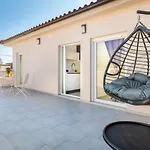 B 2 With Pool And Playground *