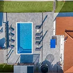 别墅 B 2 With Pool And Playground