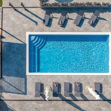 B 2 With Pool And Playground Villa Valbandon