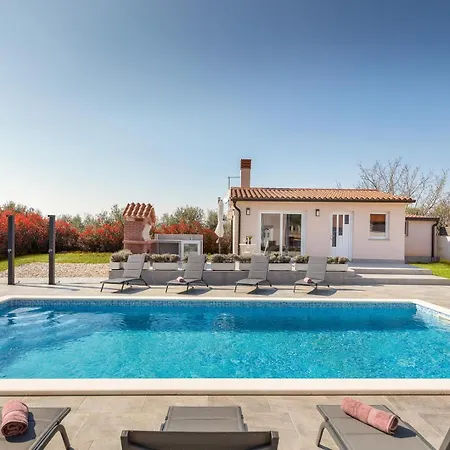 Villa B 2 With Pool And Playground Valbandon