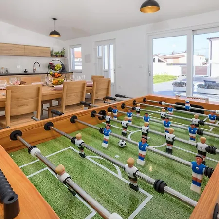 Villa B 2 With Pool And Playground *