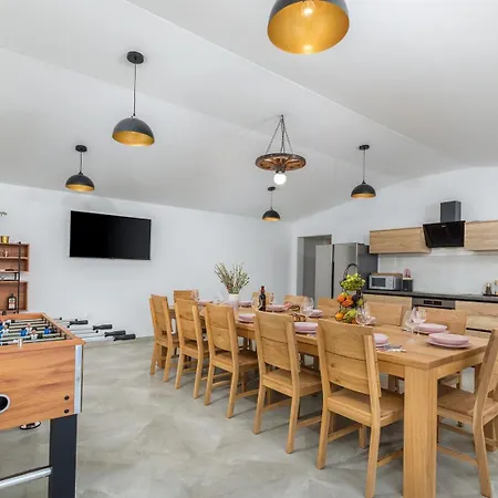 B 2 With Pool And Playground Villa Valbandon