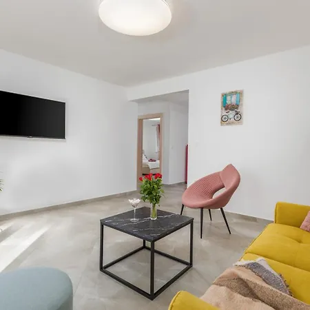 B 2 With Pool And Playground Villa Valbandon