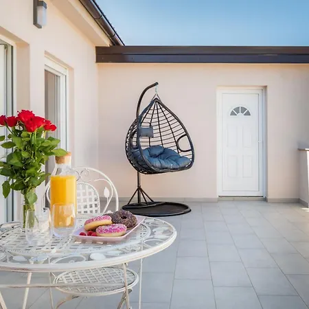 B 2 With Pool And Playground * Valbandon