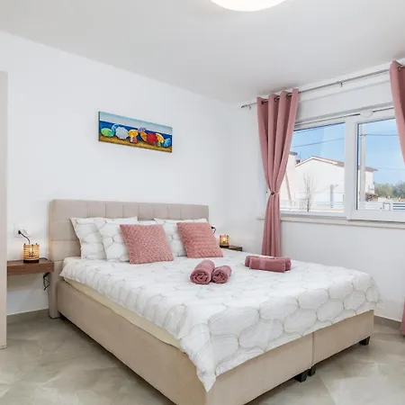 Villa B 2 With Pool And Playground