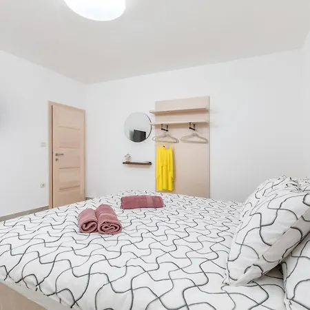 B 2 With Pool And Playground Villa Valbandon