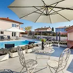 Villa B 2 With Pool And Playground *