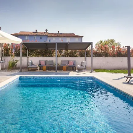 B 2 With Pool And Playground Vila