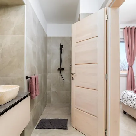 Vila B 2 With Pool And Playground *