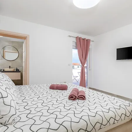 B 2 With Pool And Playground * Valbandon