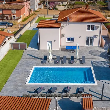 B 2 With Pool And Playground Вилла