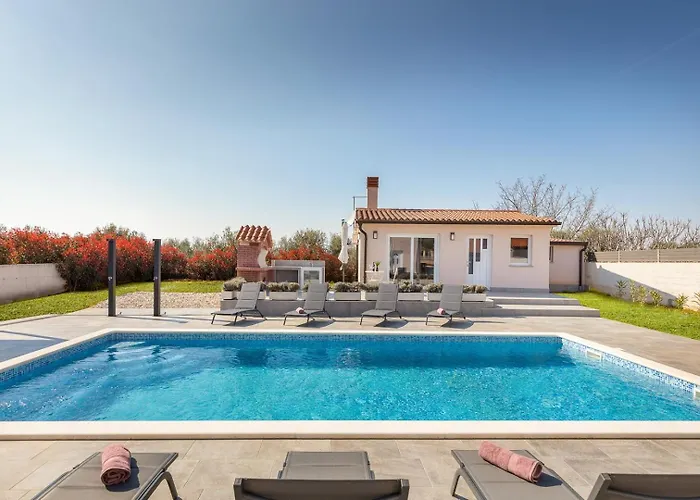 וילה B 2 With Pool And Playground Valbandon