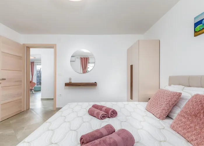 B 2 With Pool And Playground * Valbandon
