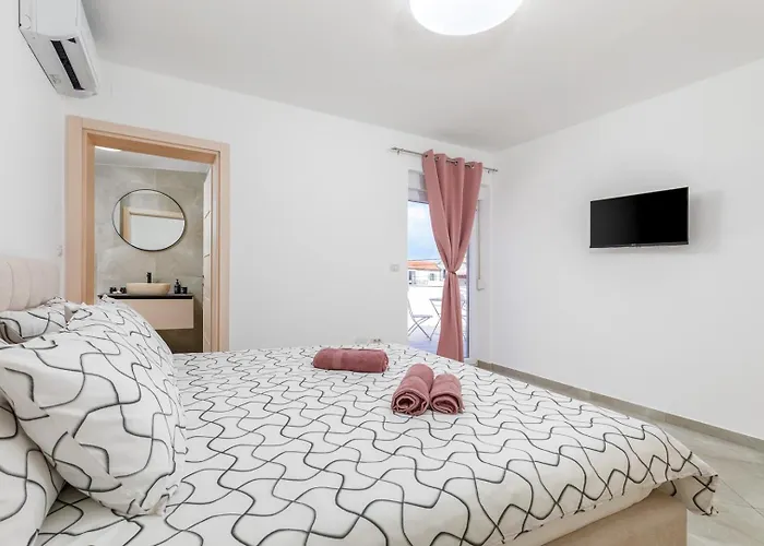 B 2 With Pool And Playground * Valbandon